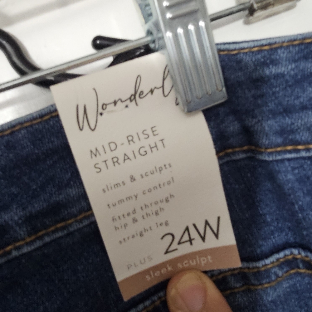BELK WONDERFUL JEANS